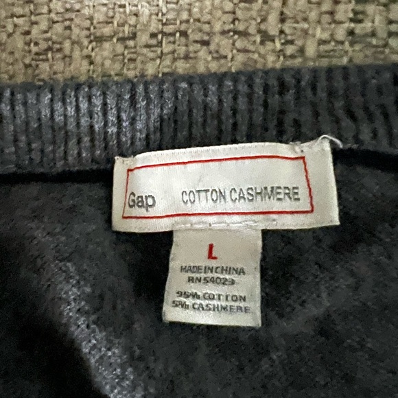 GAP Grey V-Neck Sweater - Picture 3 of 5